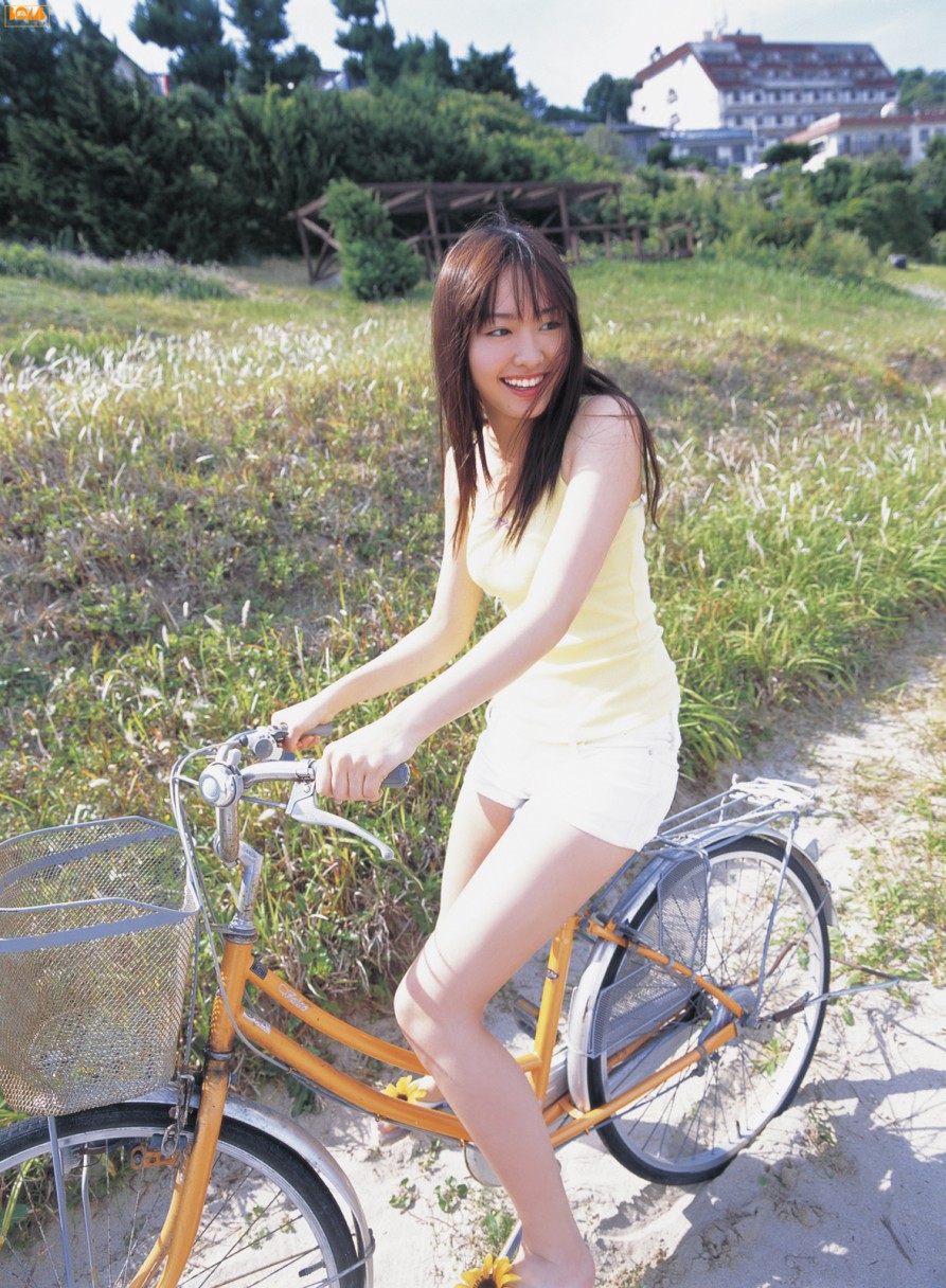 Bomb.tv.2006.07.Yui.Aragaki_44